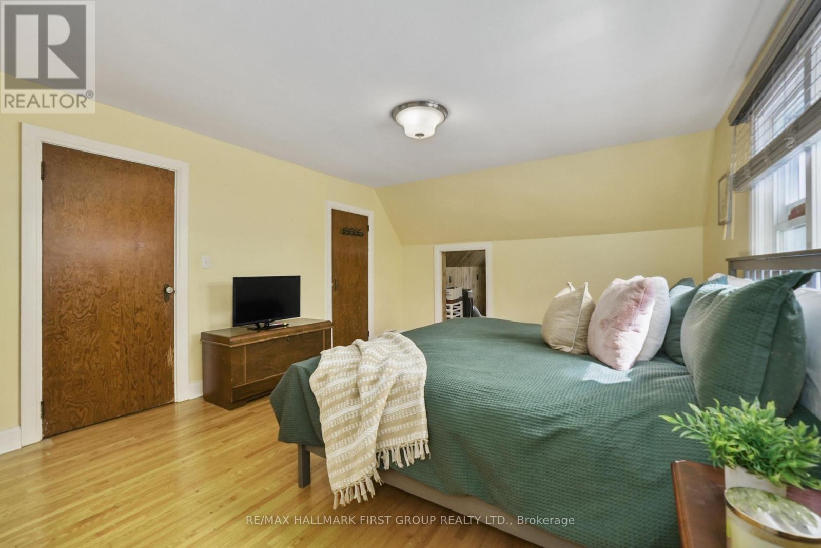 28 KING STREET W - 22