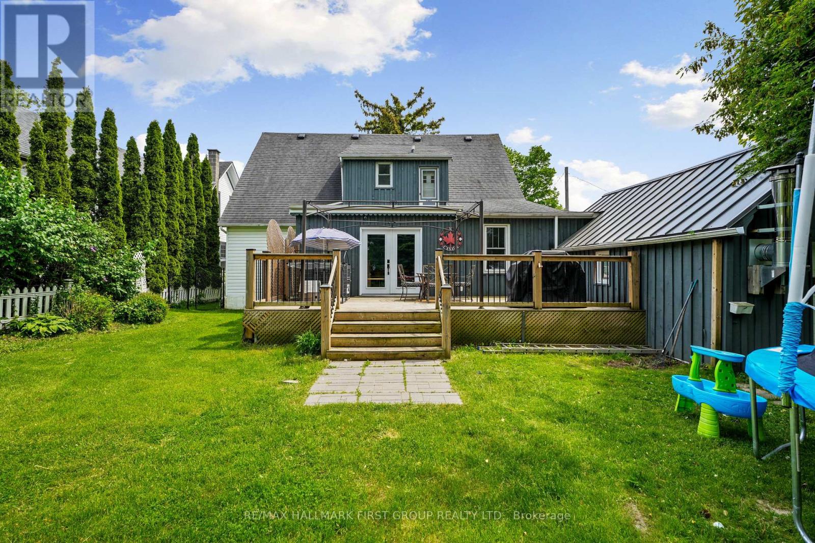28 KING STREET W - 33