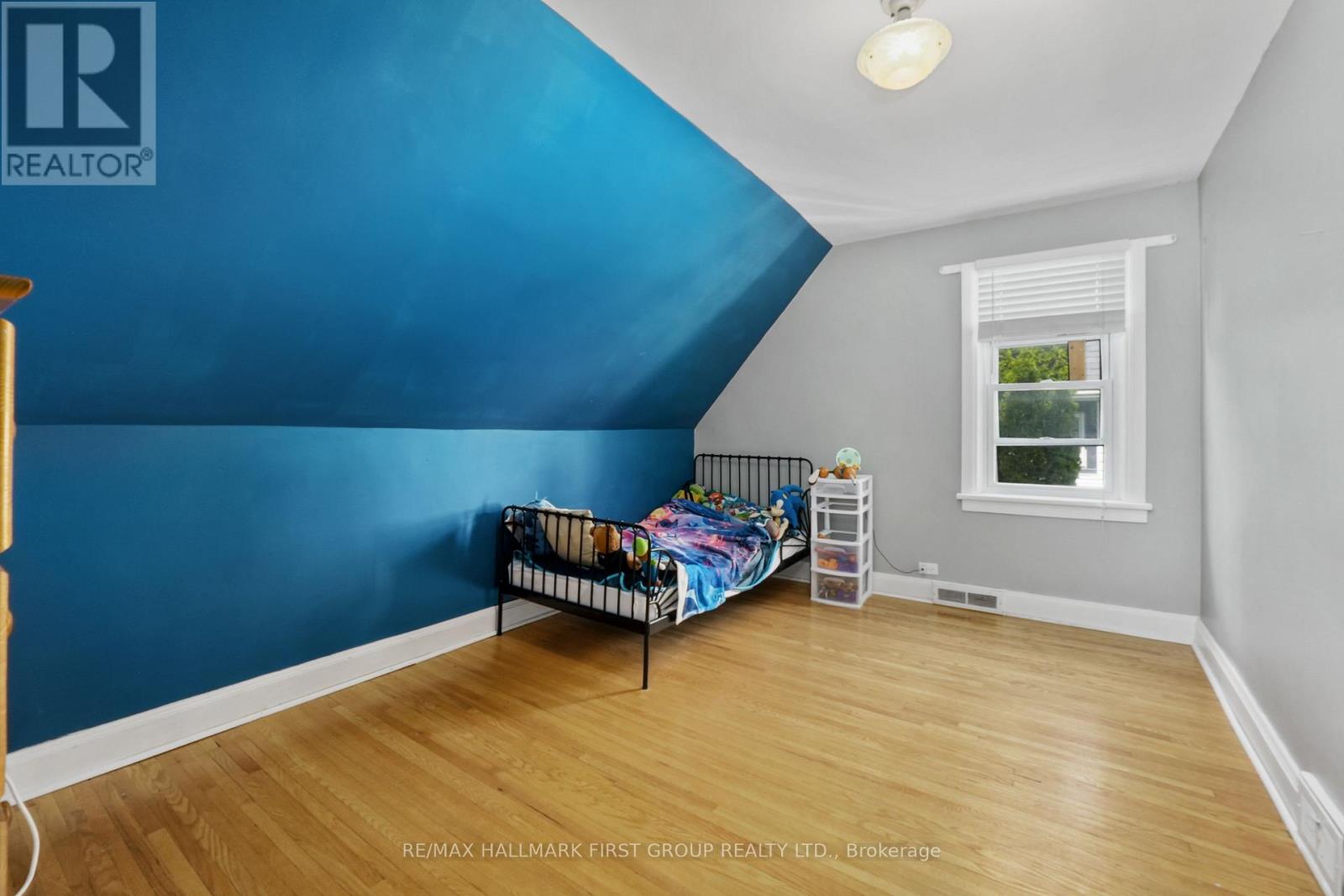28 KING STREET W - 25
