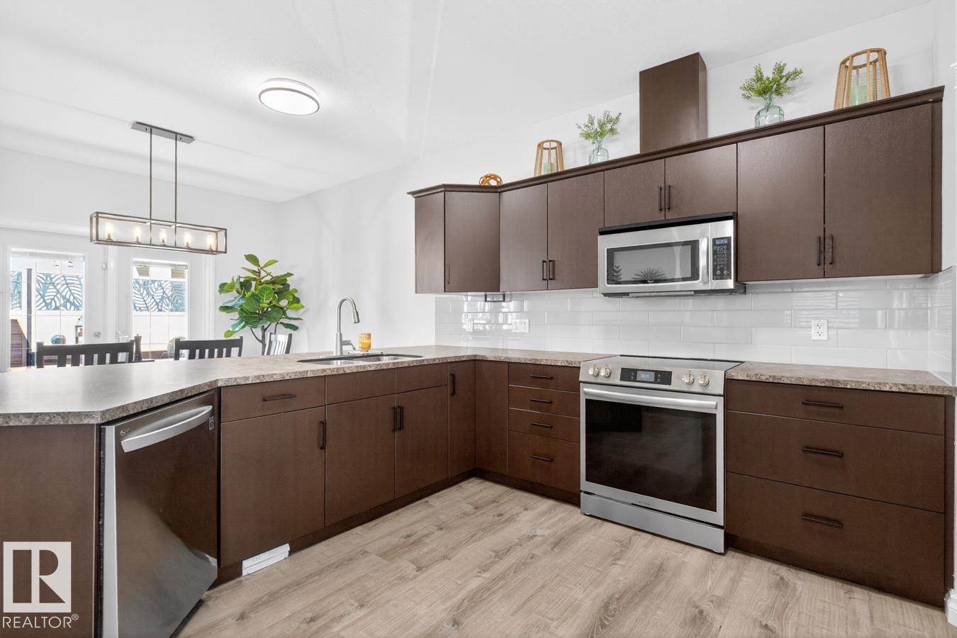 12 KINGDOM PL — photo 12