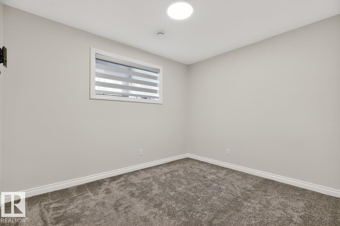 12 KINGDOM PL — photo 35