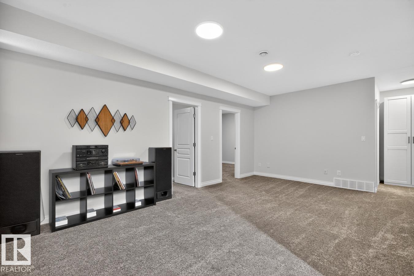 12 KINGDOM PL — photo 31