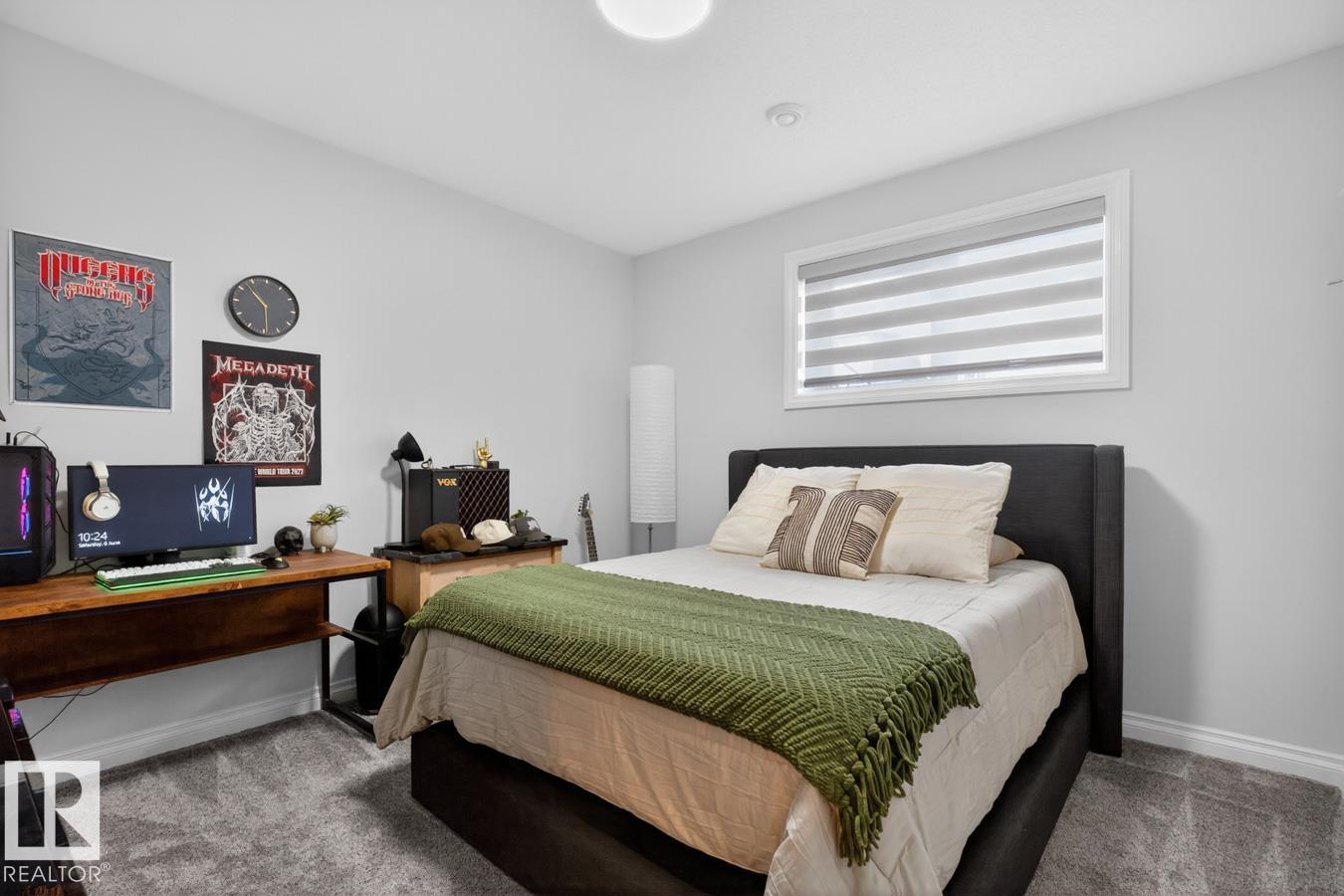 12 KINGDOM PL — photo 33