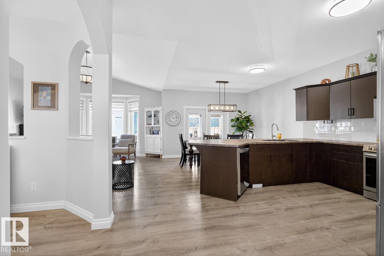12 KINGDOM PL — photo 7