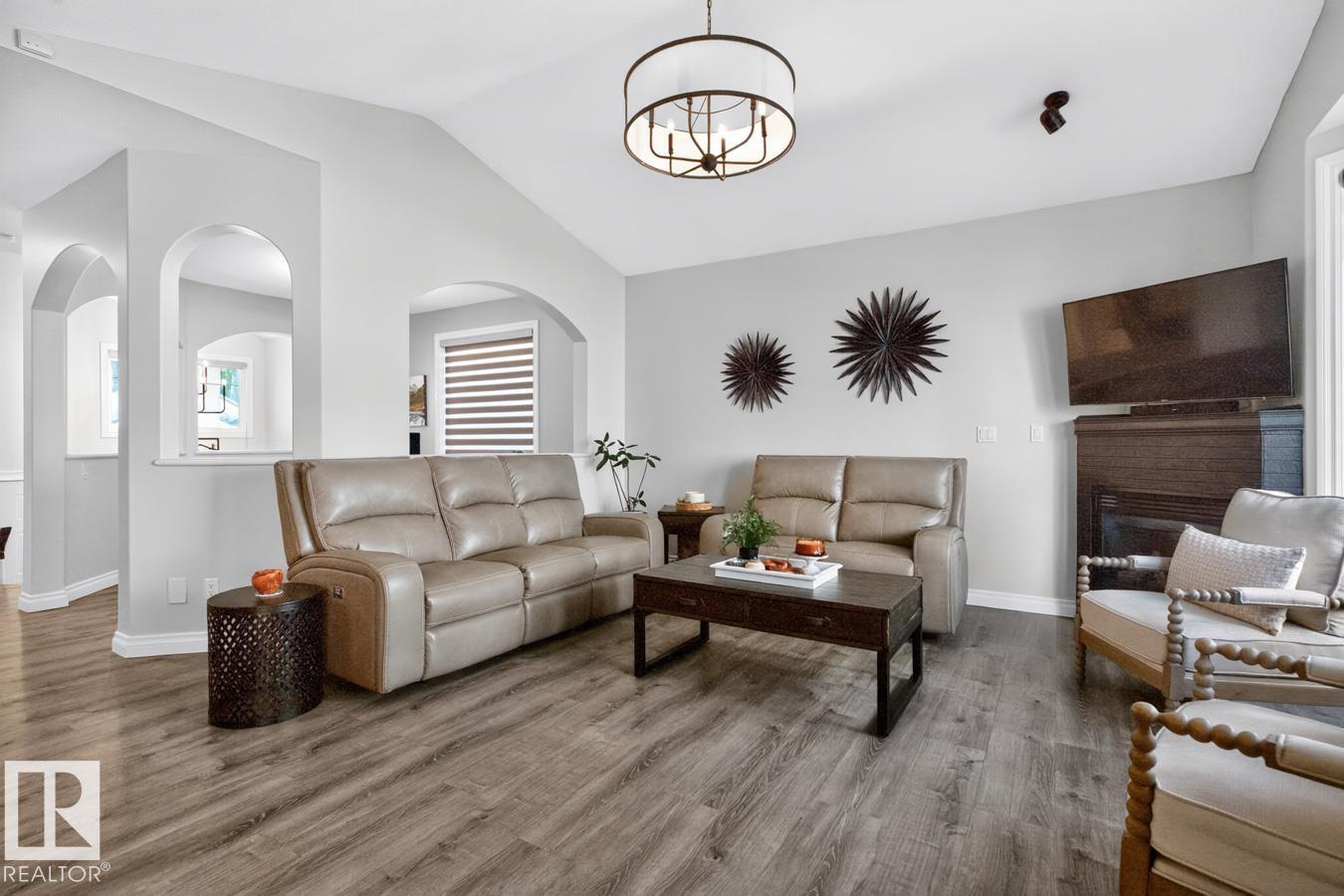 12 KINGDOM PL — photo 17