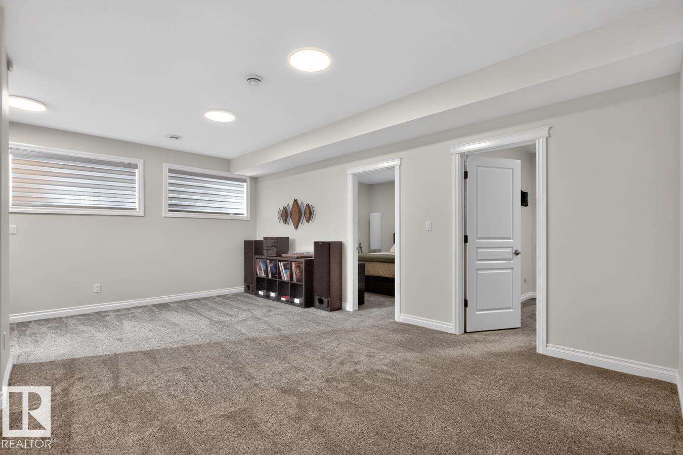 12 KINGDOM PL — photo 32