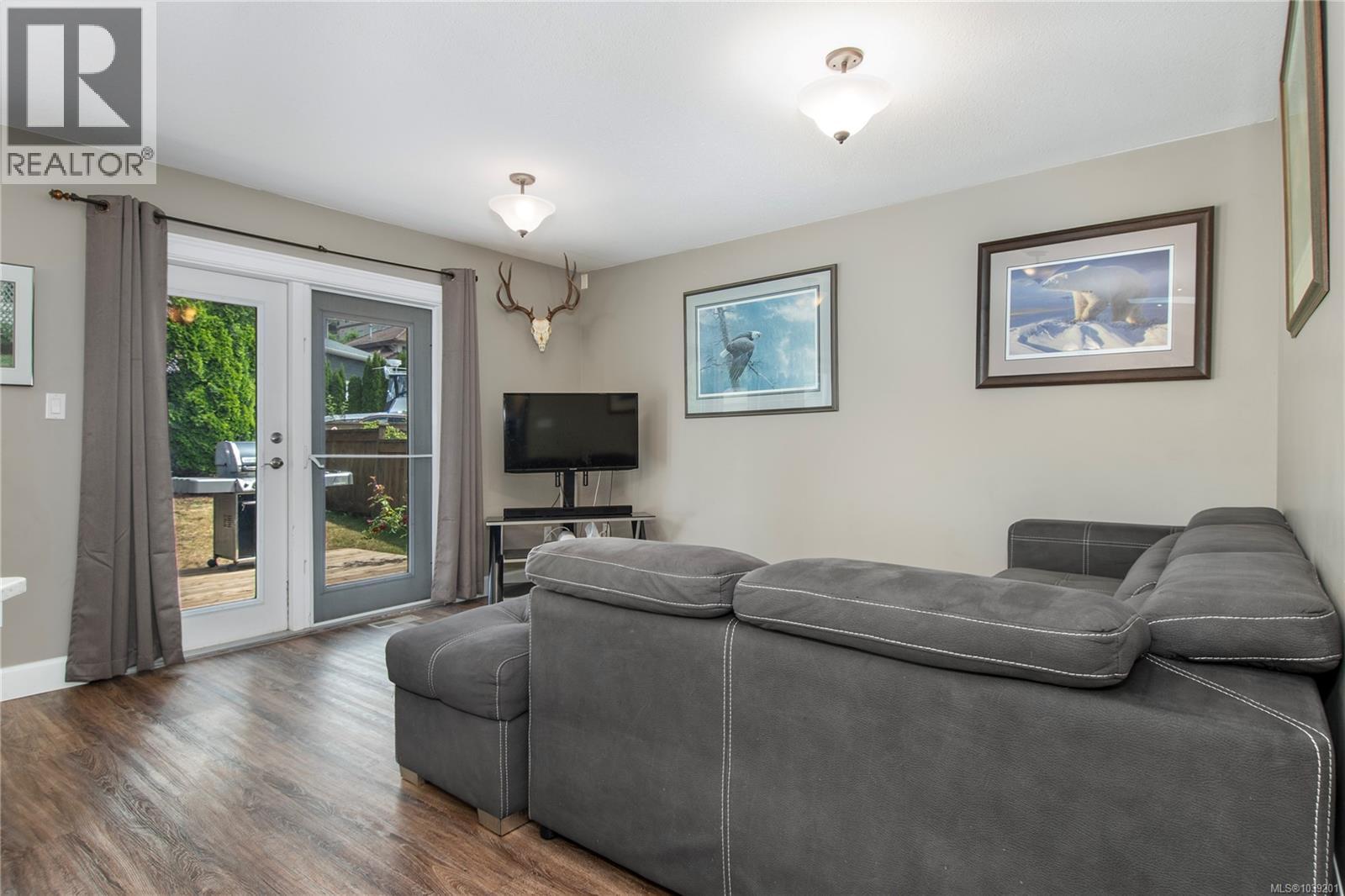 315 Stratford Dr - 11