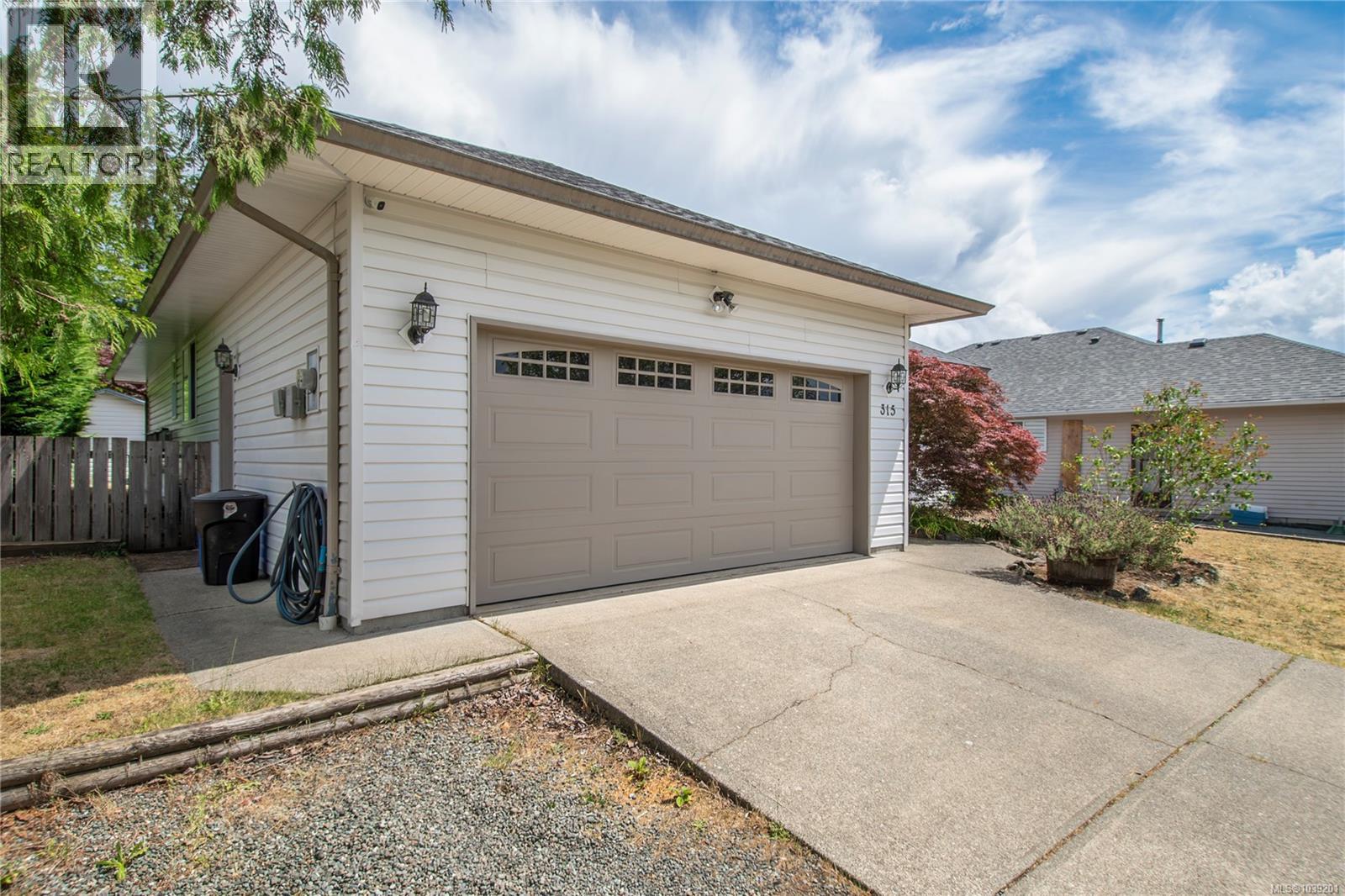 315 Stratford Dr - 4