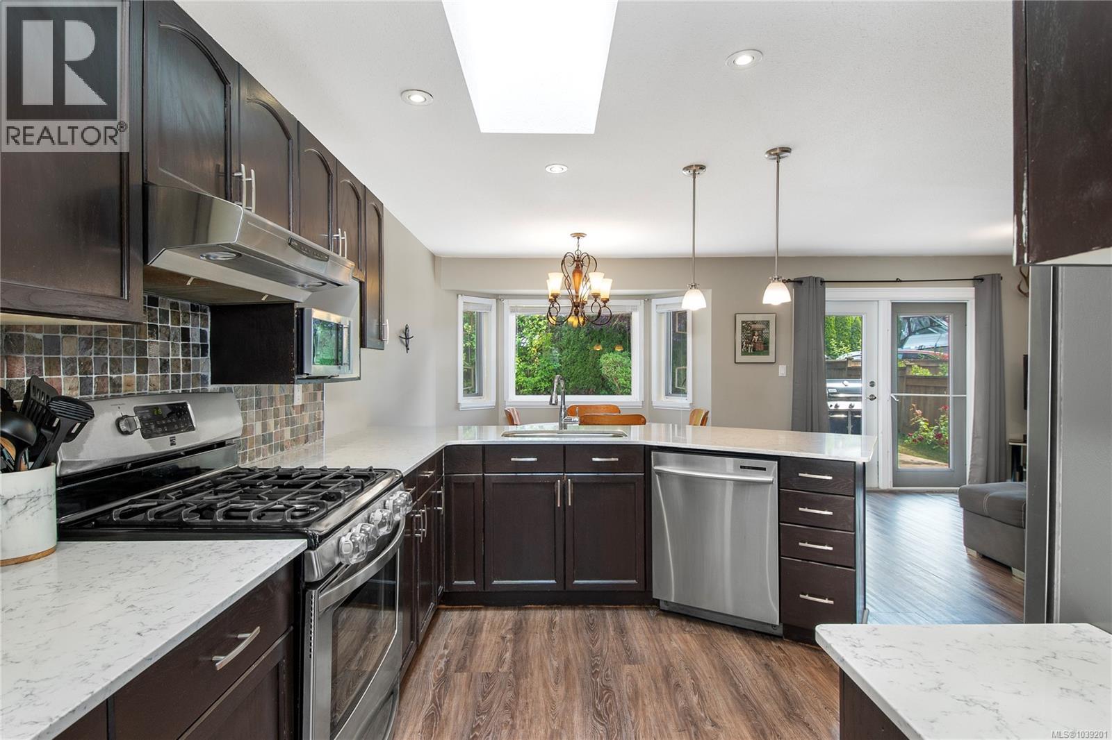 315 Stratford Dr - 6
