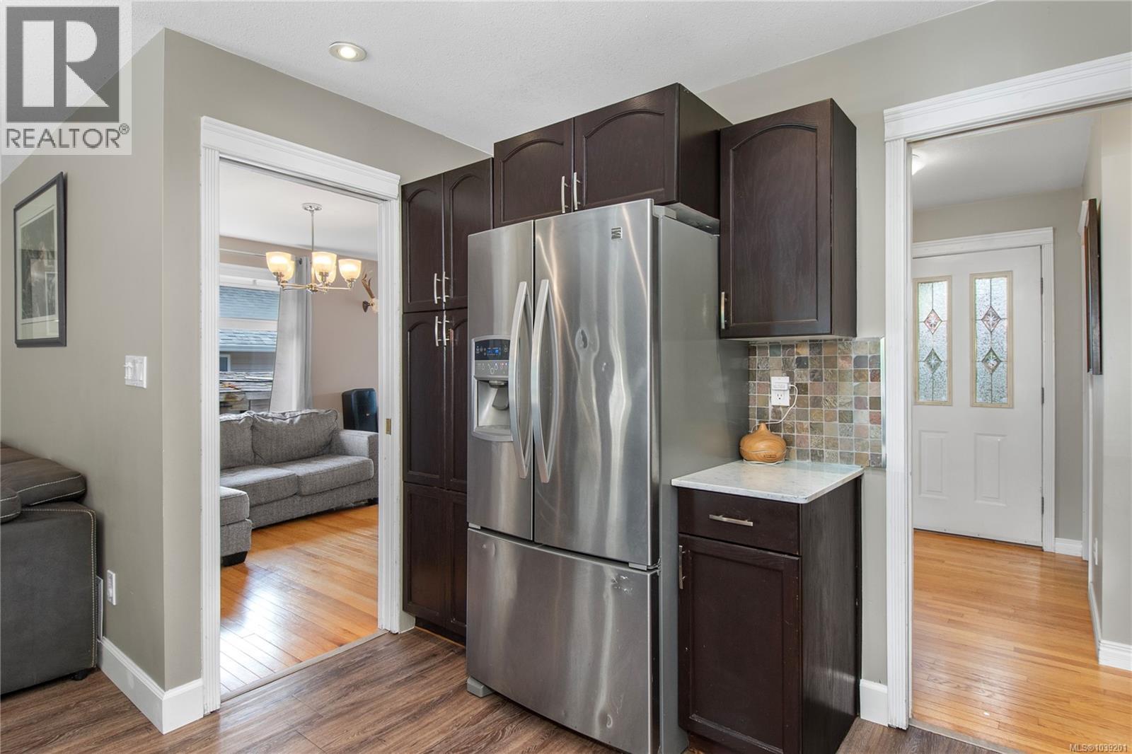 315 Stratford Dr - 8