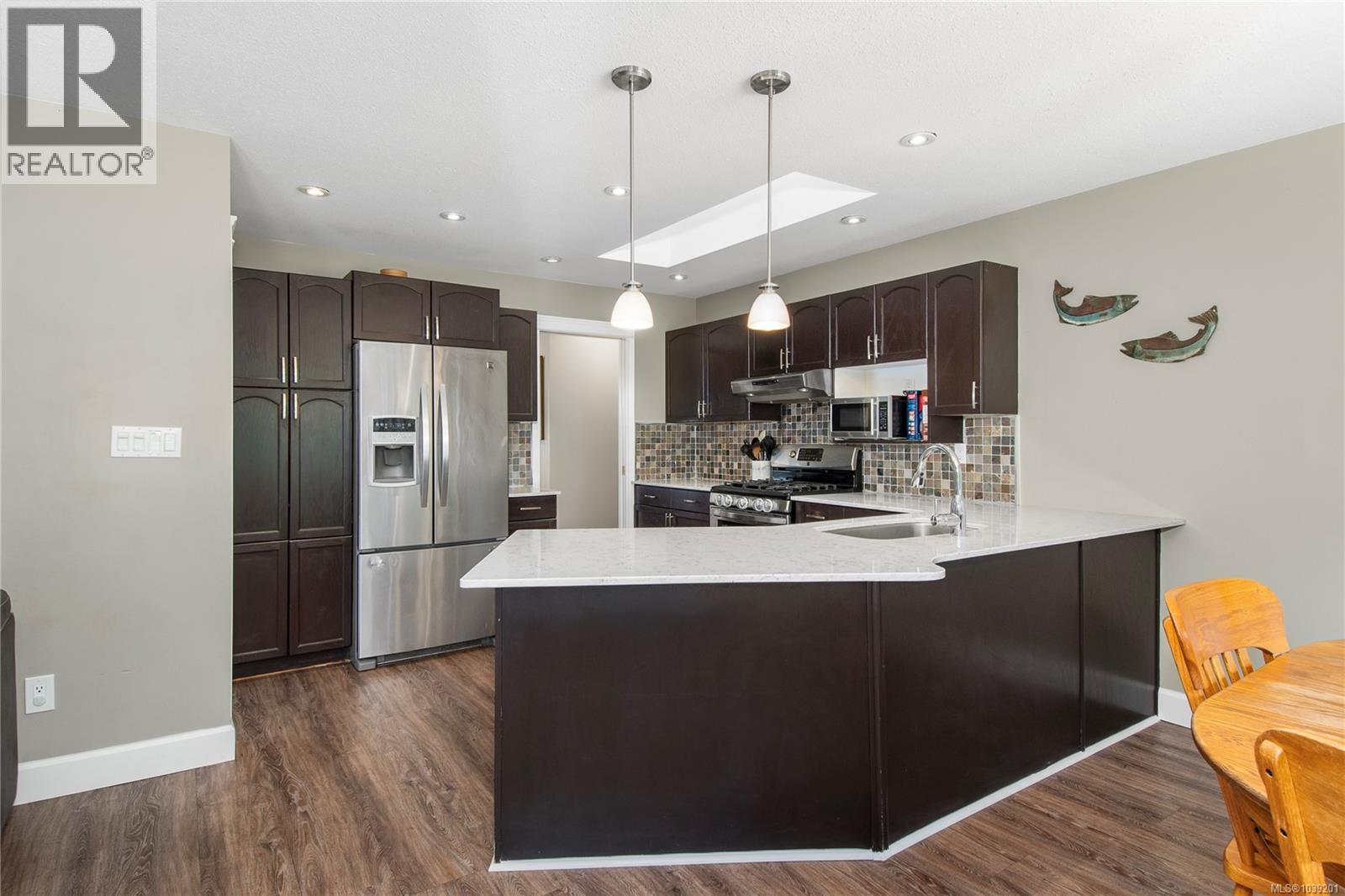 315 Stratford Dr - 9