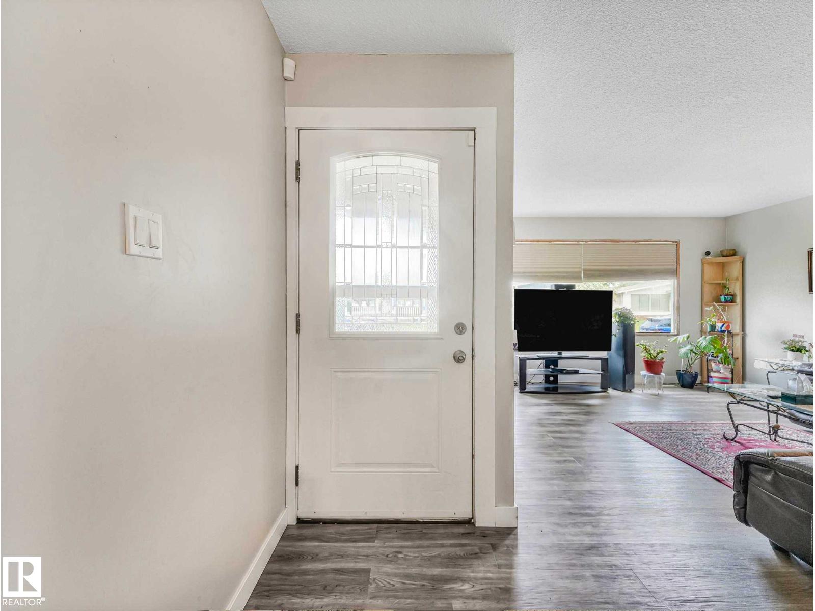 13807 92 ST NW - photo 2