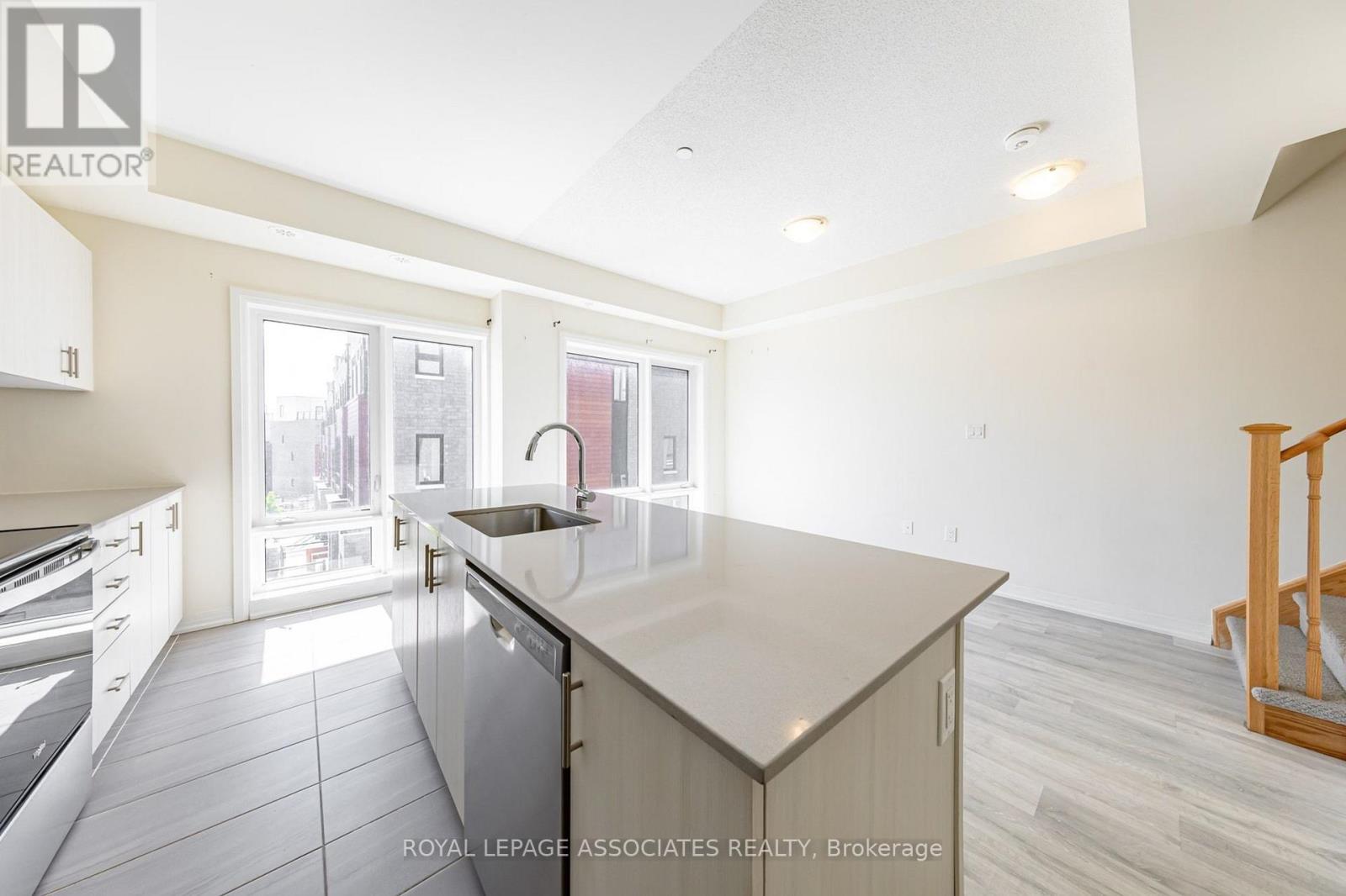 #44 30 LIBEN WAY - 14