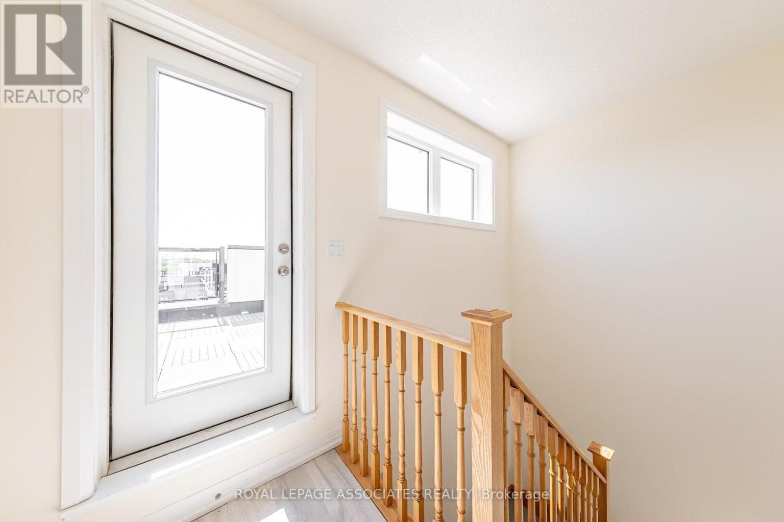 #44 30 LIBEN WAY - 25