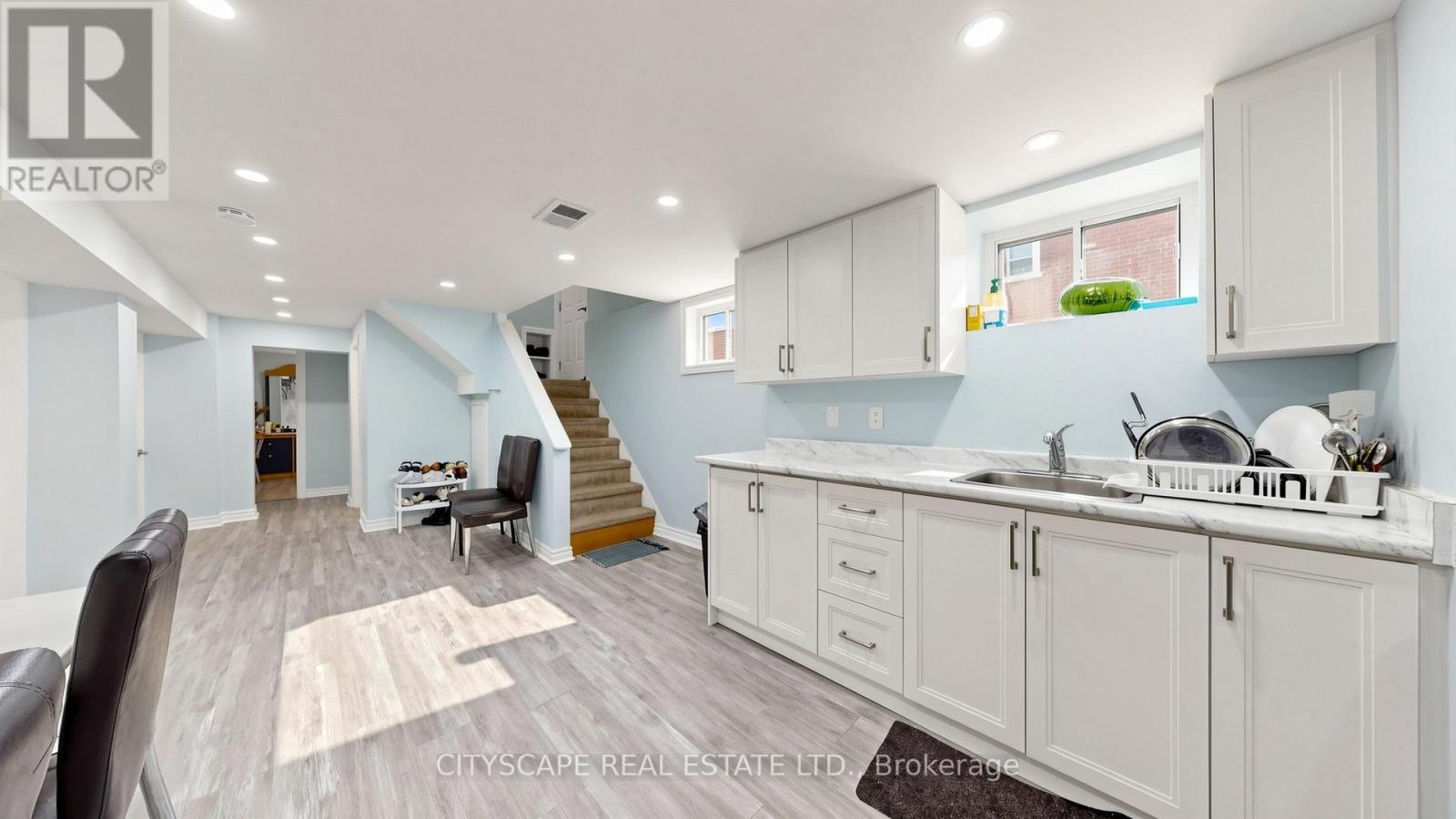 15 BARNES CRESCENT - 33