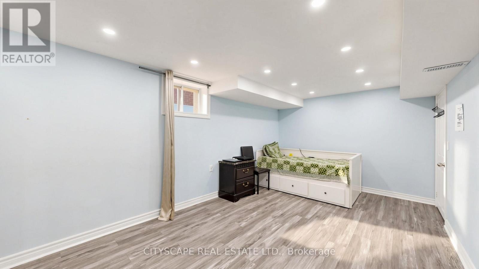 15 BARNES CRESCENT - 35