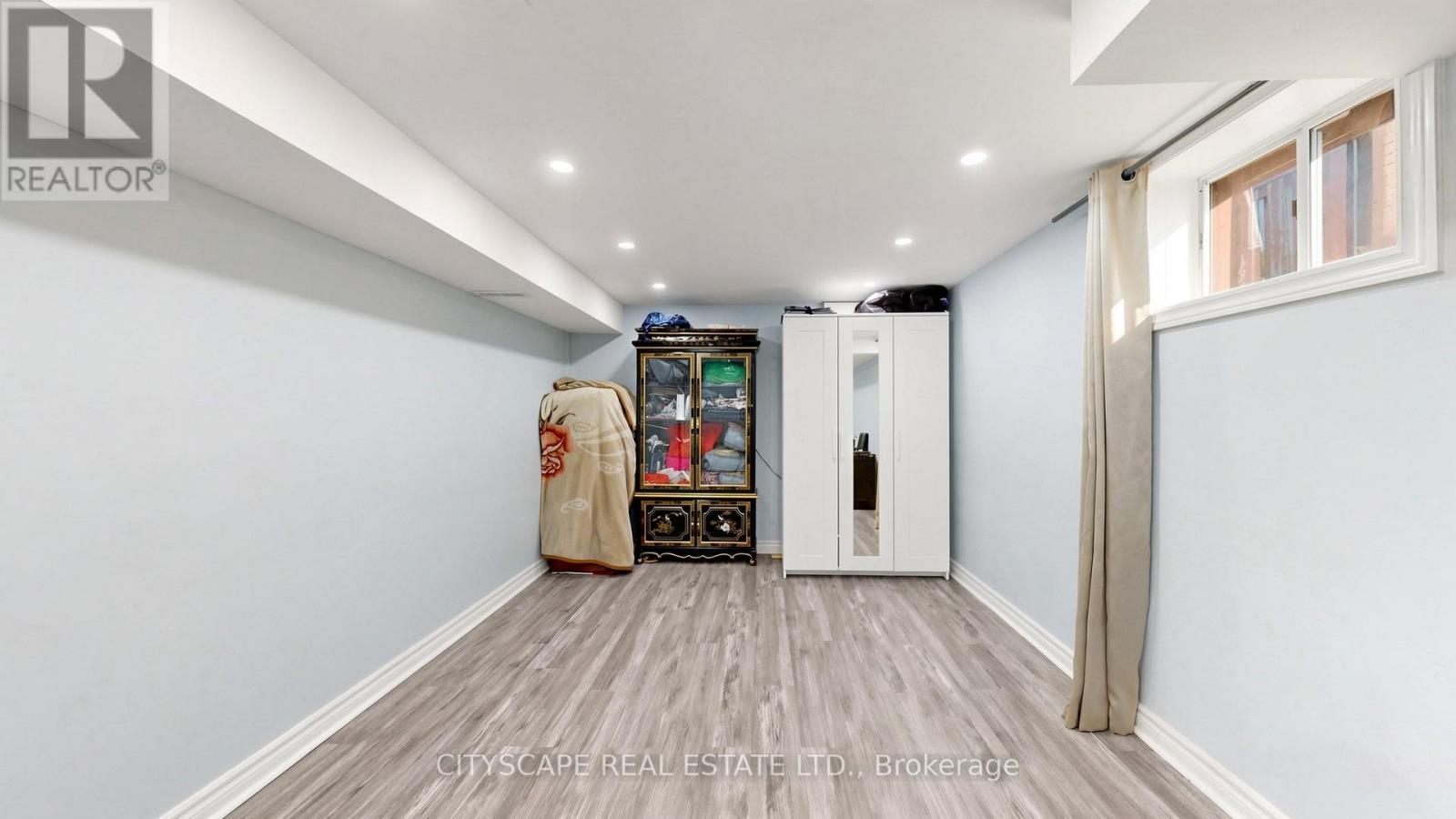 15 BARNES CRESCENT - 37