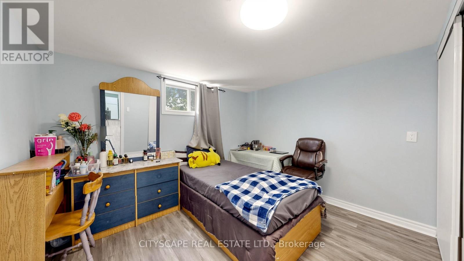 15 BARNES CRESCENT - 38