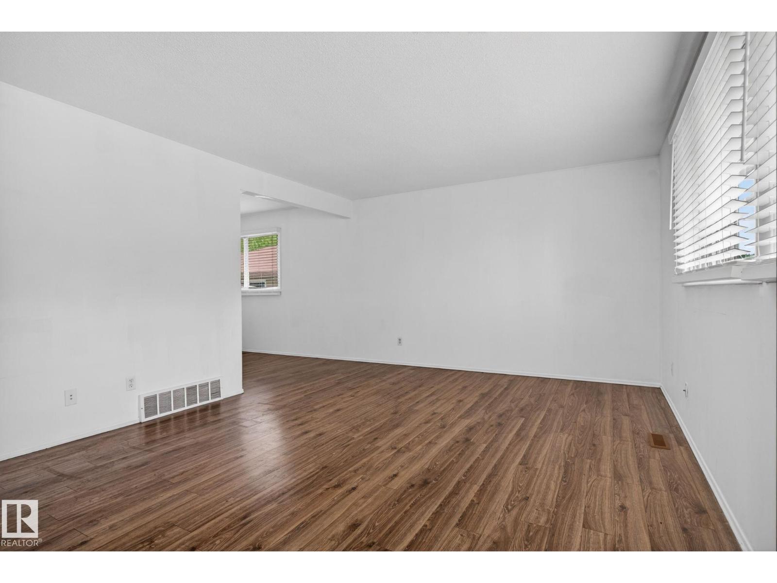 6203 122 AV NW — photo 41
