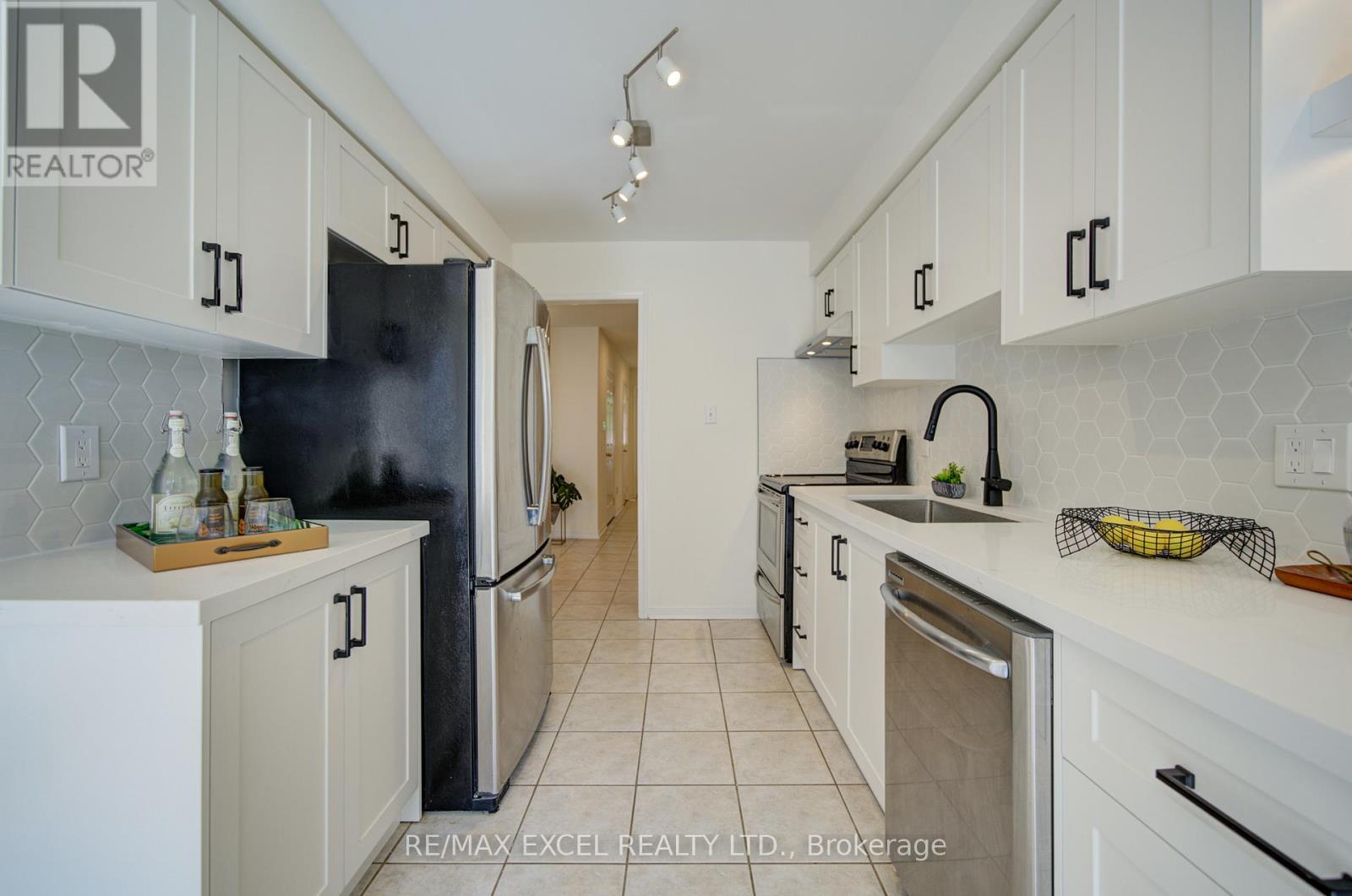 22 HORSTMAN STREET - 16