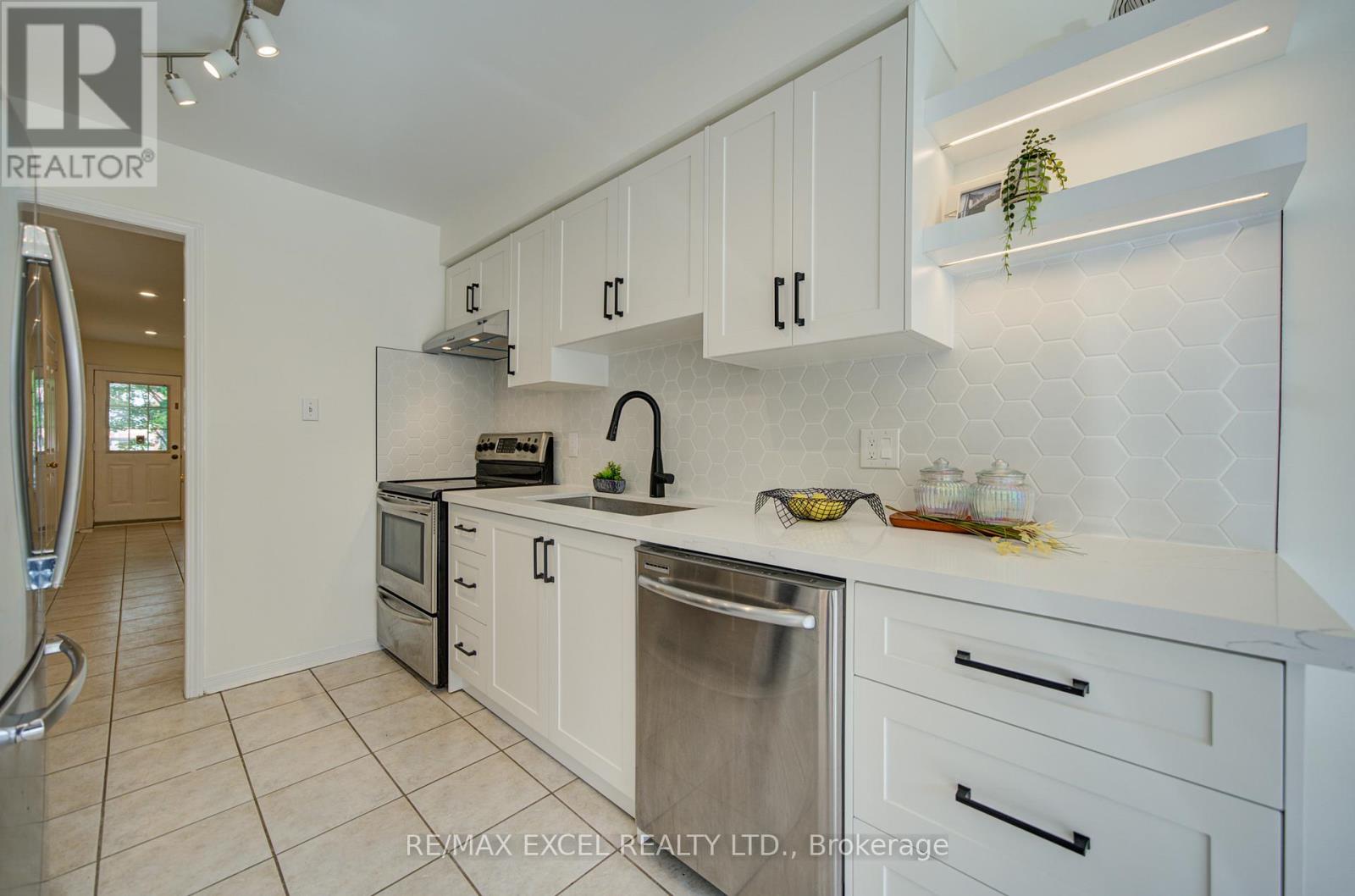22 HORSTMAN STREET - 18
