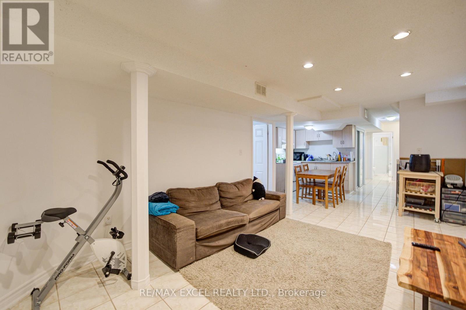 22 HORSTMAN STREET - 44