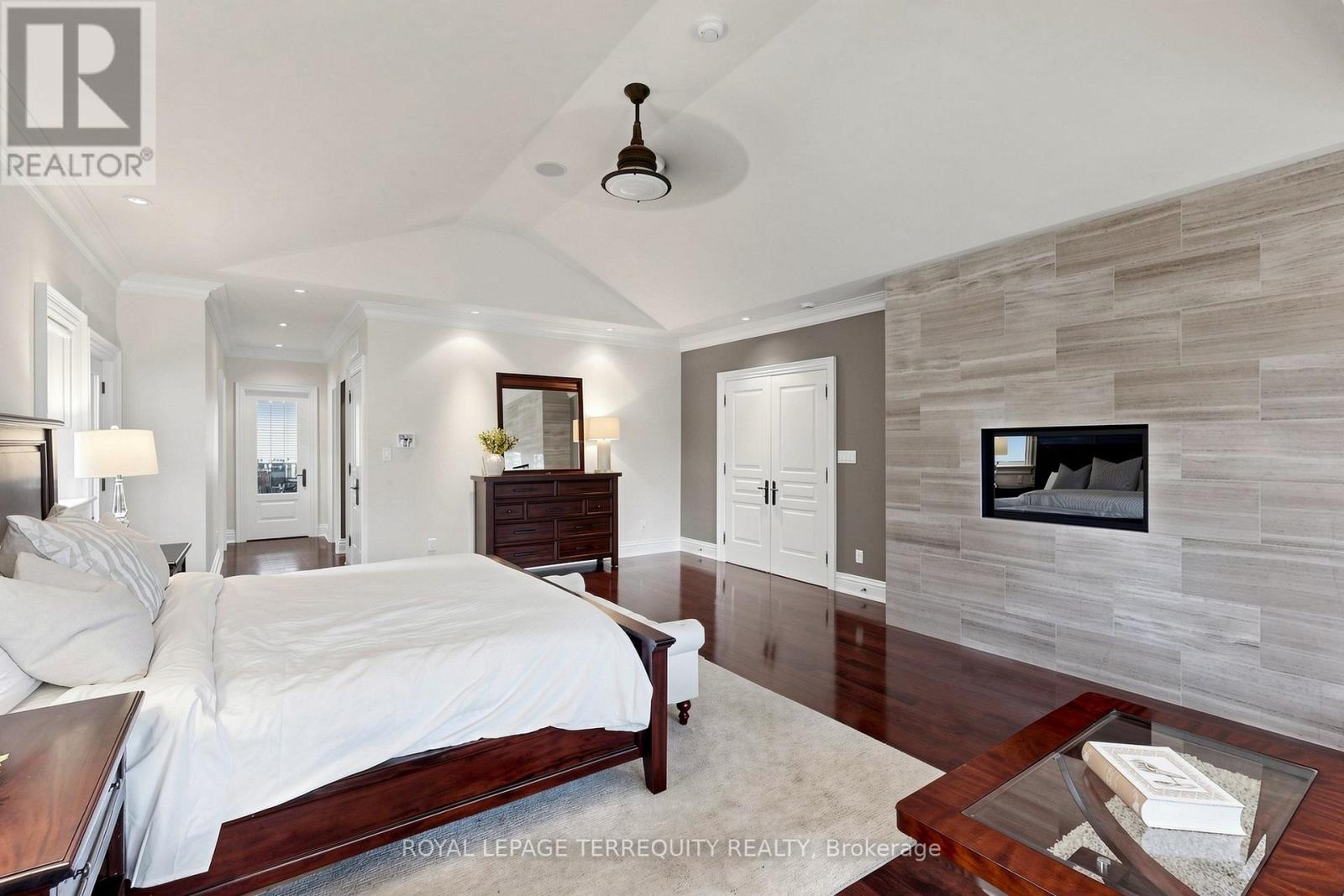 17 JEREMY DRIVE - 27