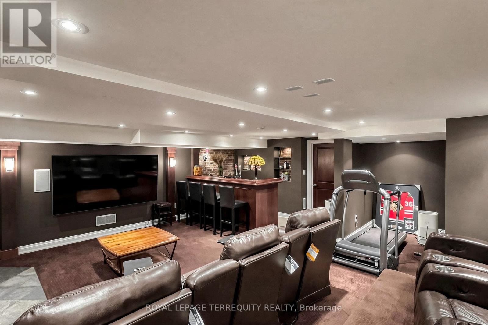 17 JEREMY DRIVE - 43