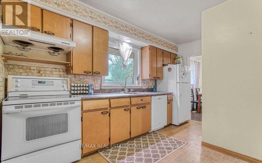 314 STRATHCONA DRIVE - 11