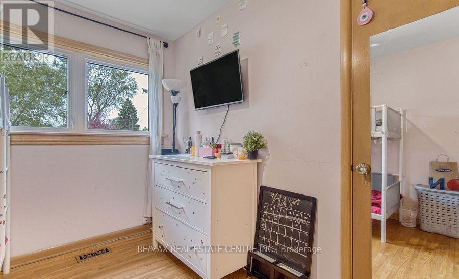 314 STRATHCONA DRIVE - 17