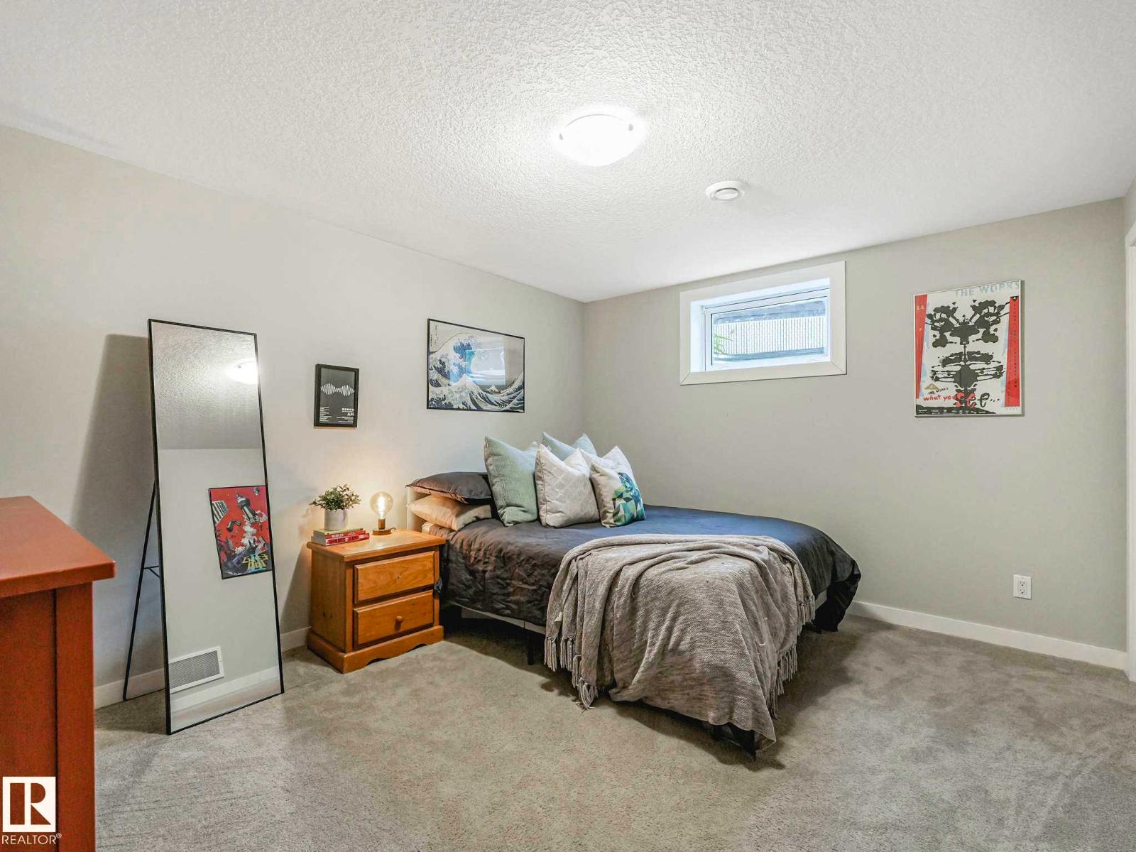 33 HURON DR — photo 31