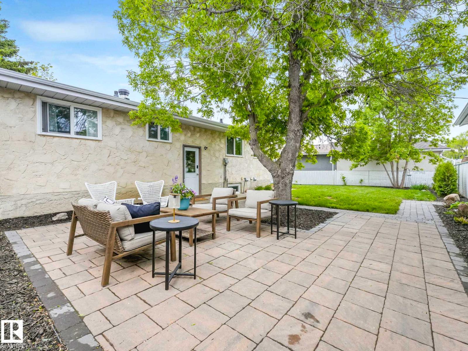 33 HURON DR — photo 40