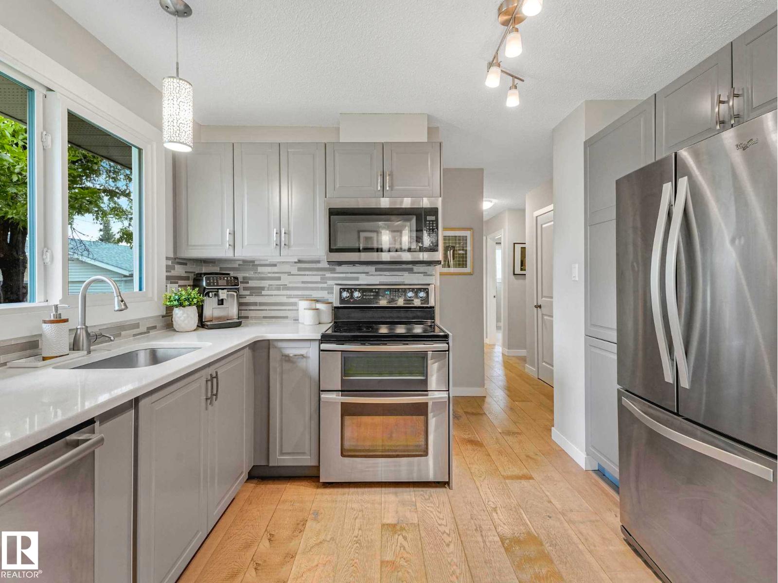 33 HURON DR — photo 11