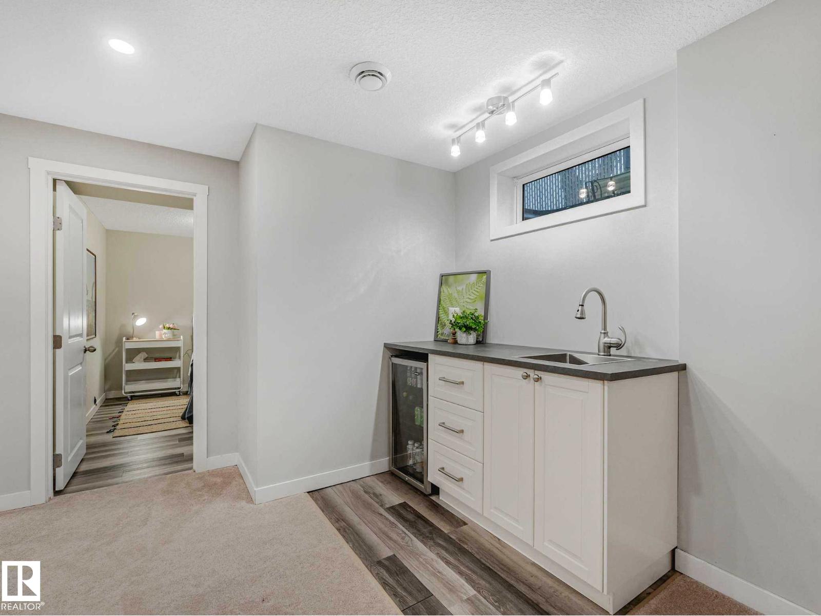33 HURON DR — photo 28