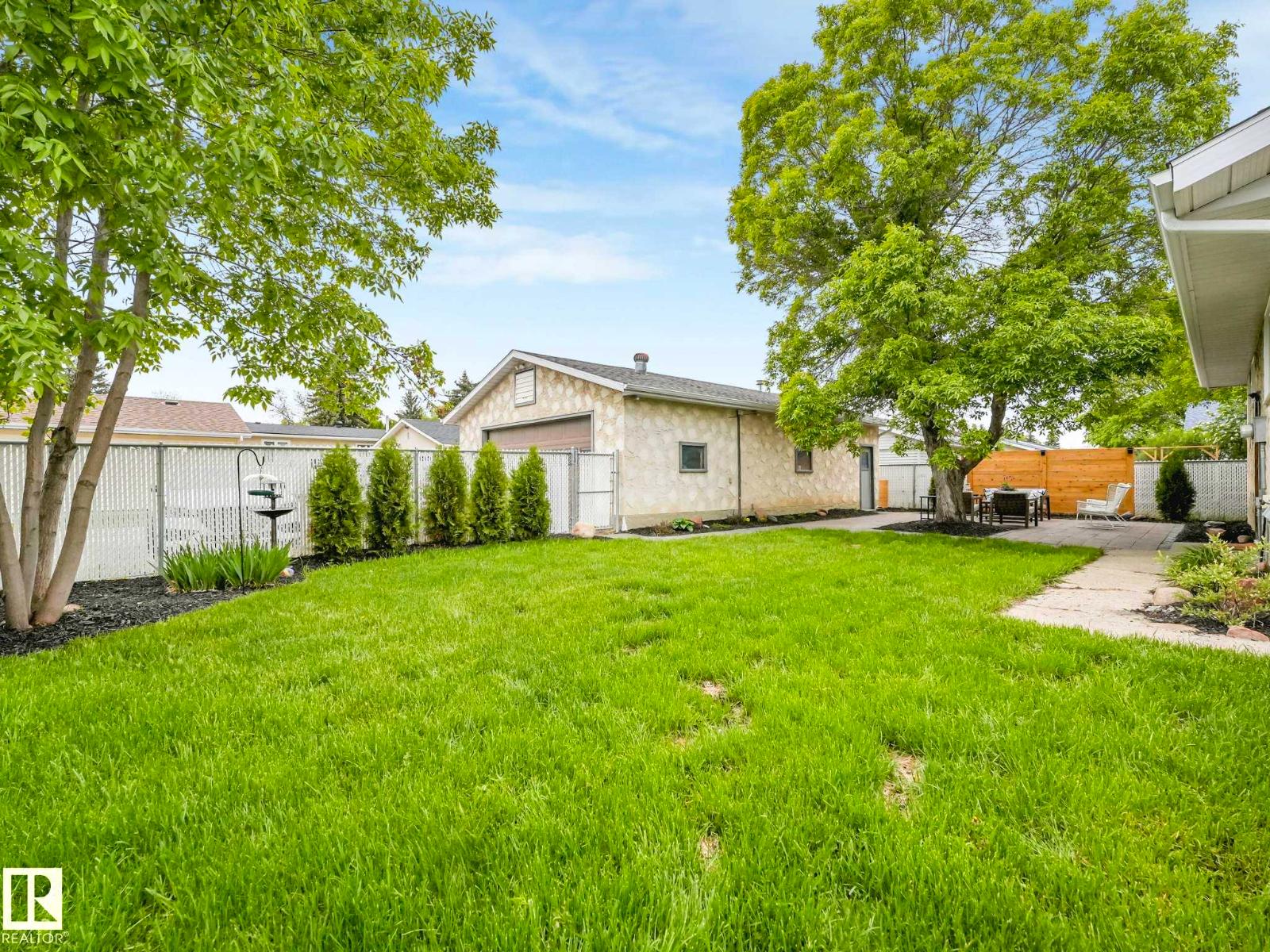 33 HURON DR — photo 41