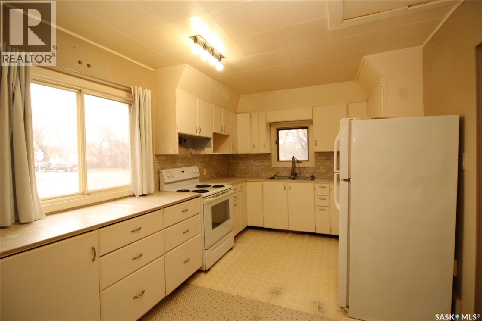 491 1st STREET W - photo 4