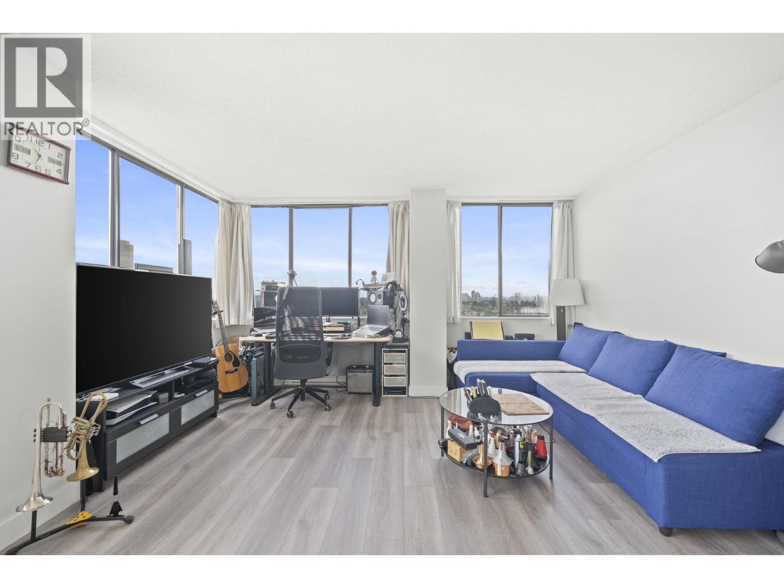 2102 6540 BURLINGTON AVENUE, Burnaby