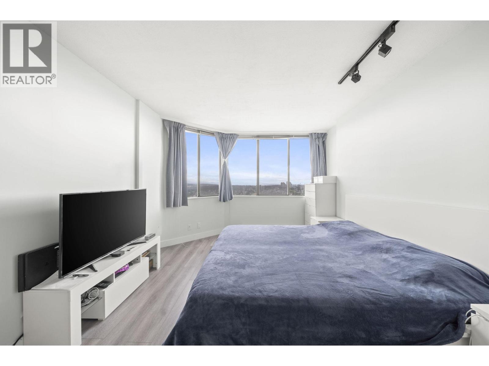 2102 6540 BURLINGTON AVENUE, Burnaby