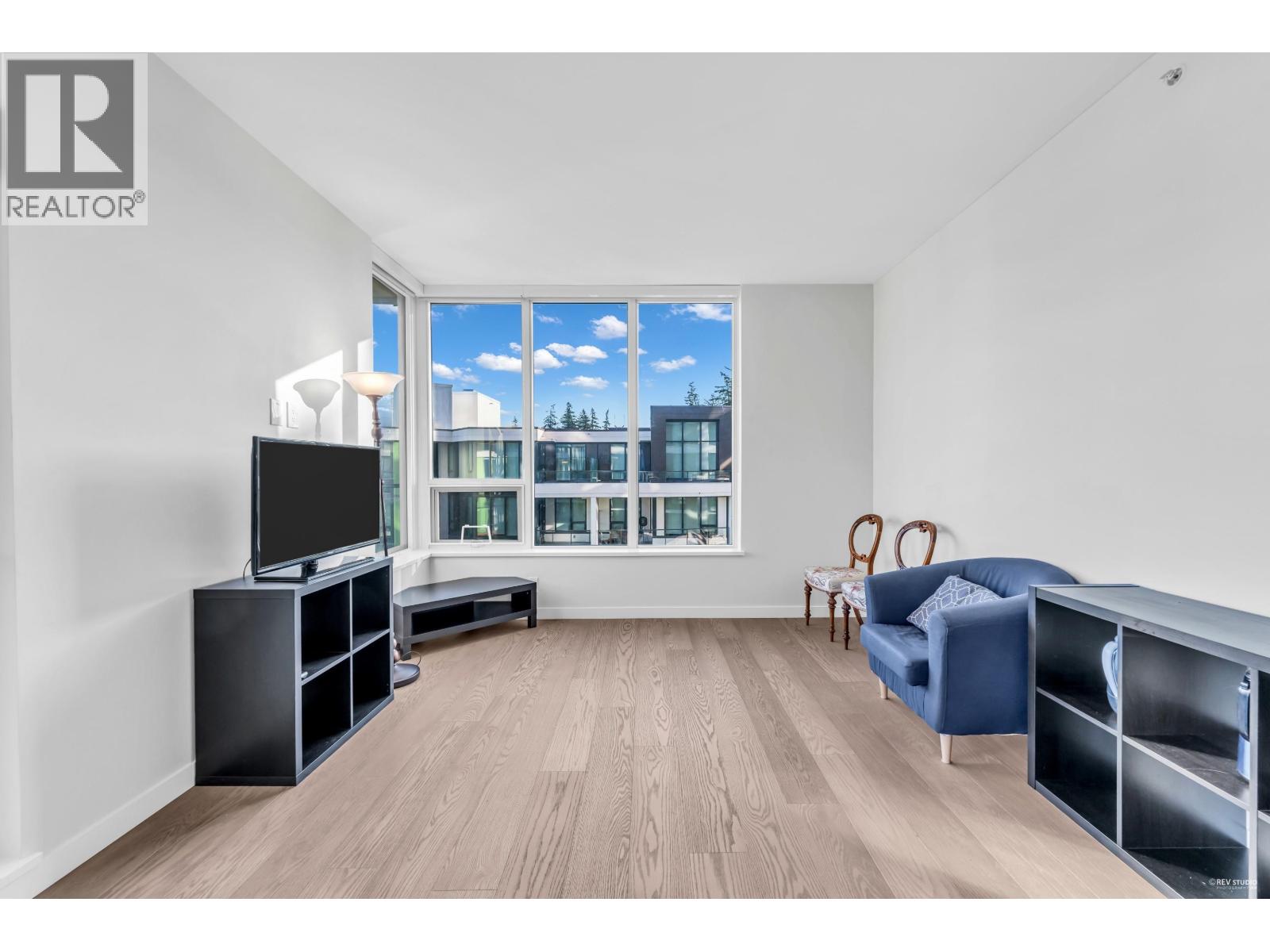 606 3533 ROSS DRIVE — main photo