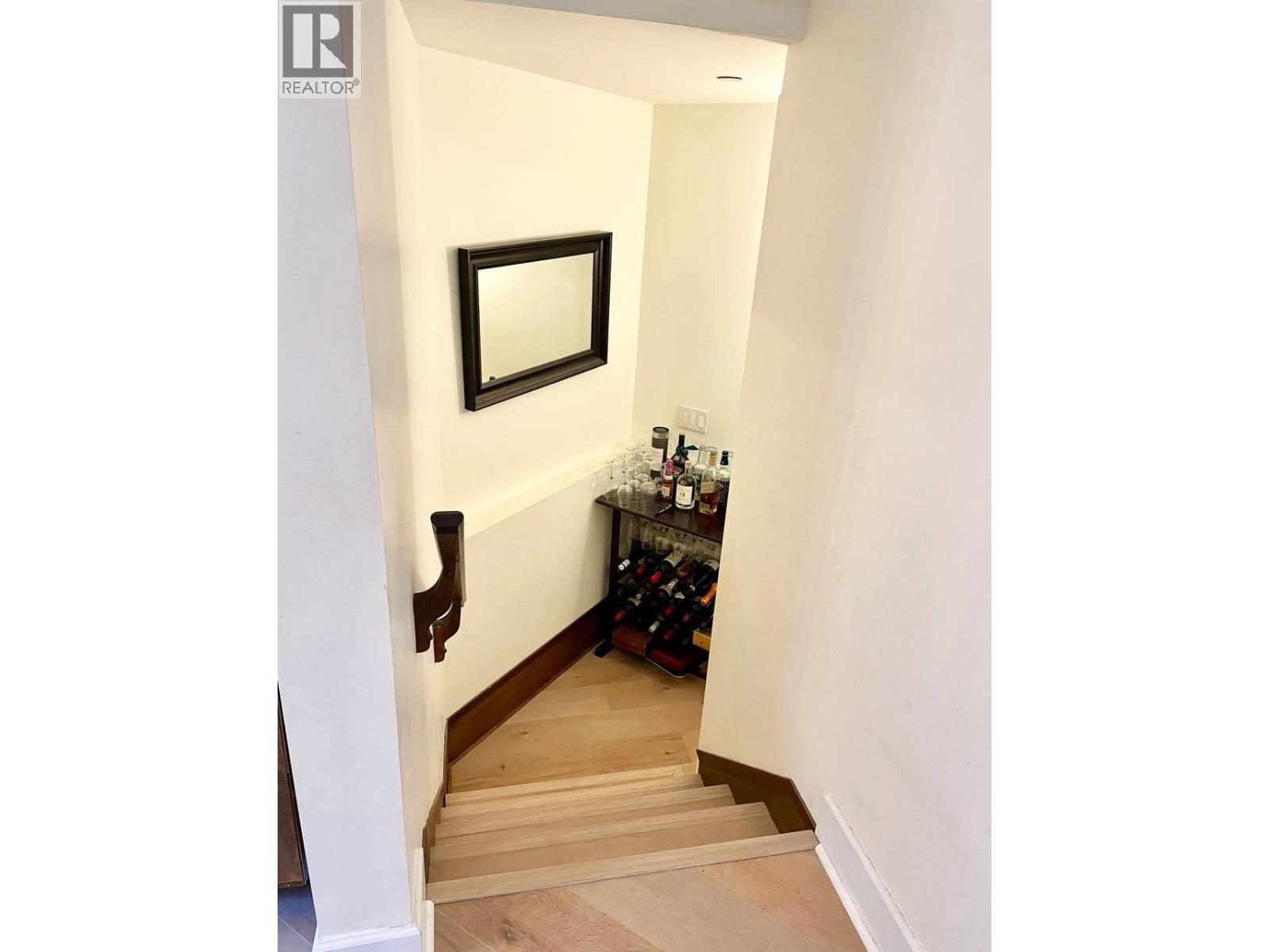 9 215 E 4TH STREET, North Vancouver