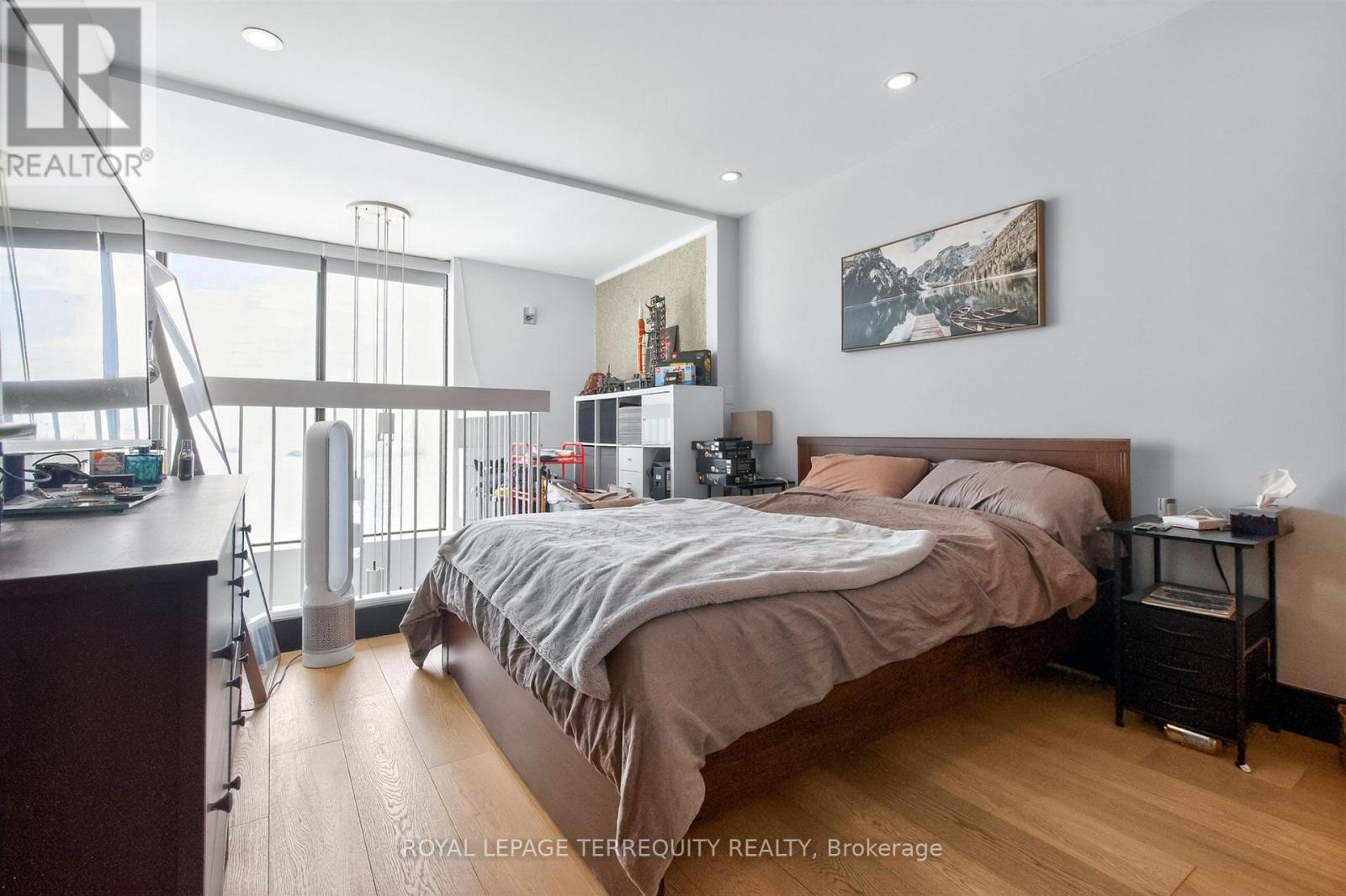 #2432 33 HARBOUR SQUARE - 30