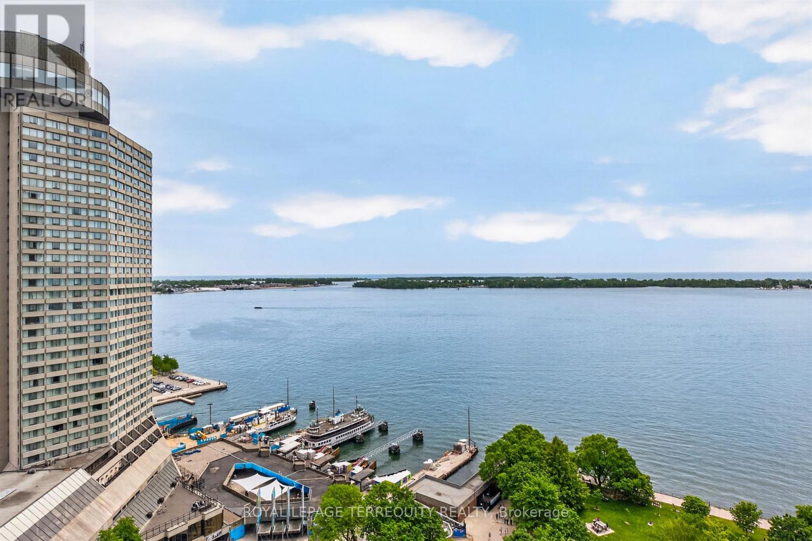 #2432 33 HARBOUR SQUARE - 34