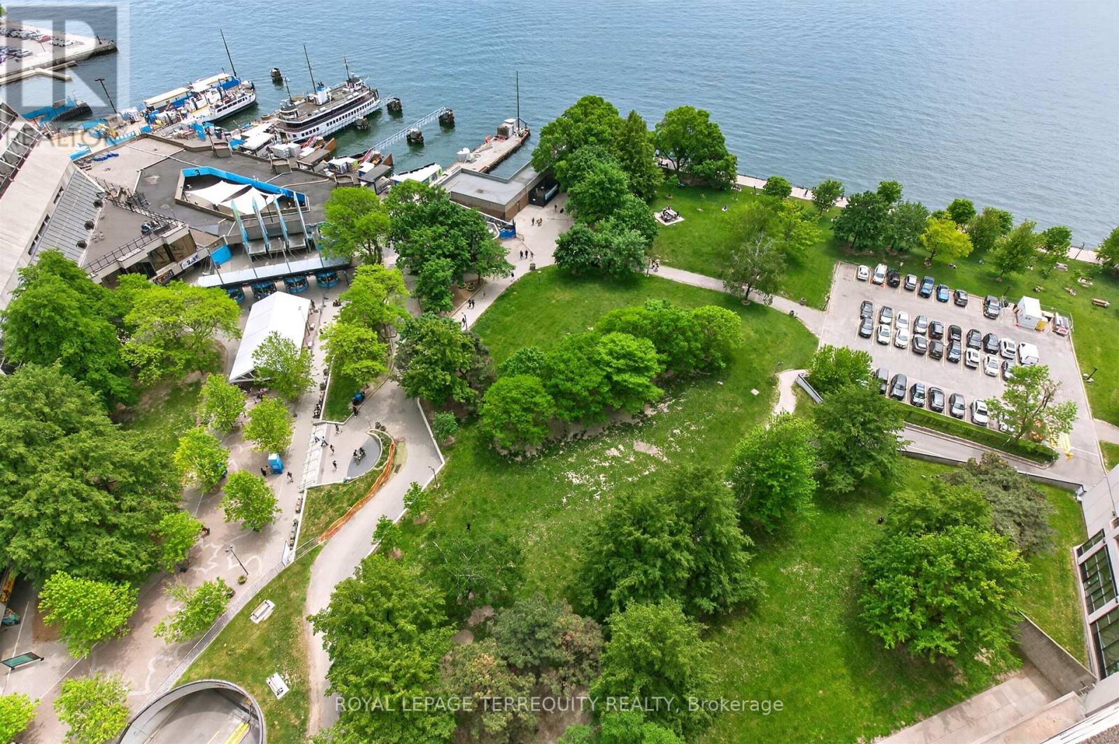 #2432 33 HARBOUR SQUARE - 35