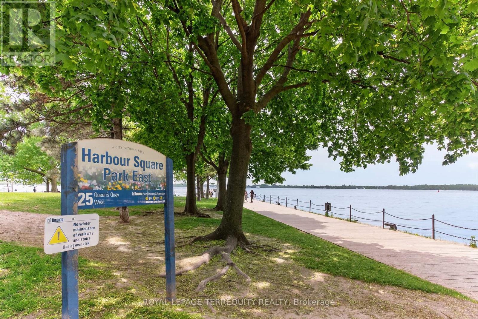 #2432 33 HARBOUR SQUARE - 36