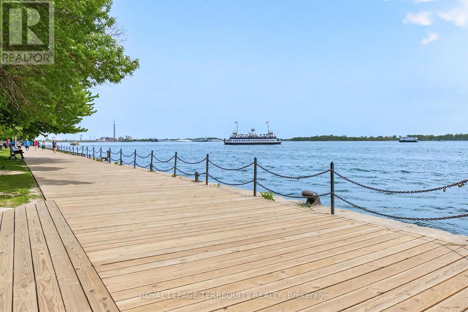#2432 33 HARBOUR SQUARE - 37