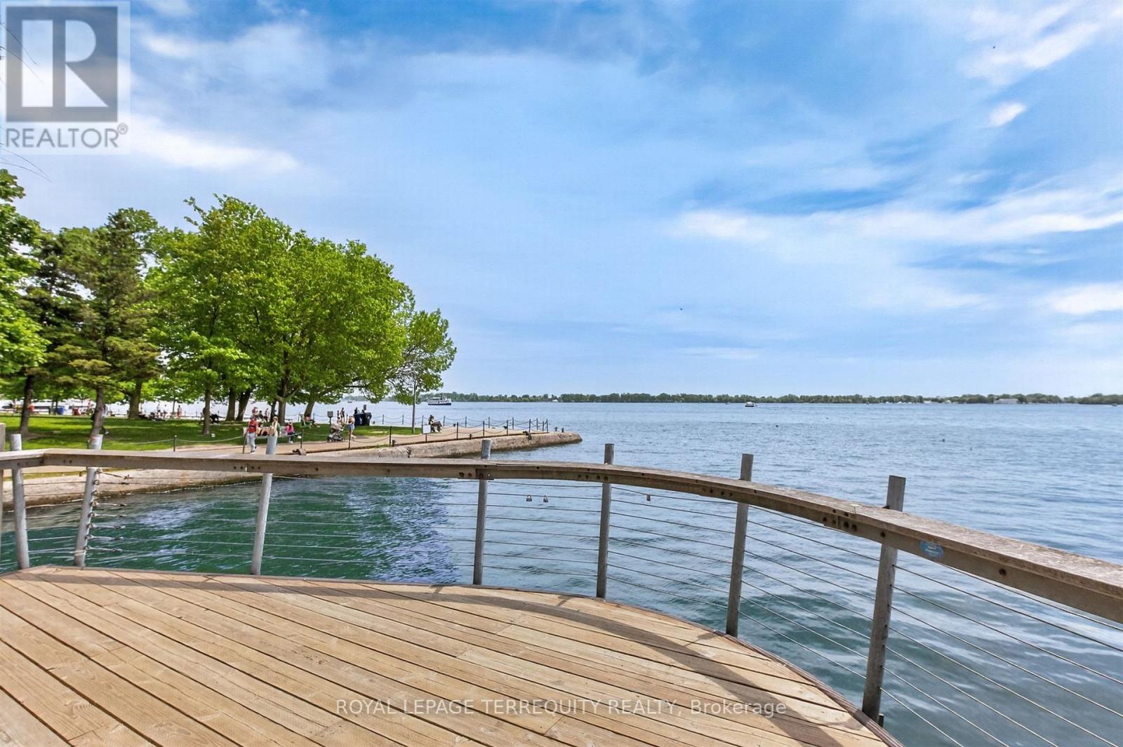 #2432 33 HARBOUR SQUARE - 38