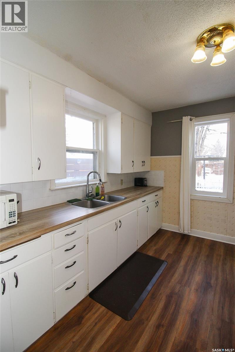 688 1st STREET W - photo 2