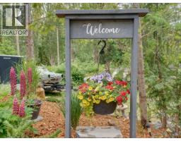 11198 Tuck Road, Powell River, BC  Photo 41