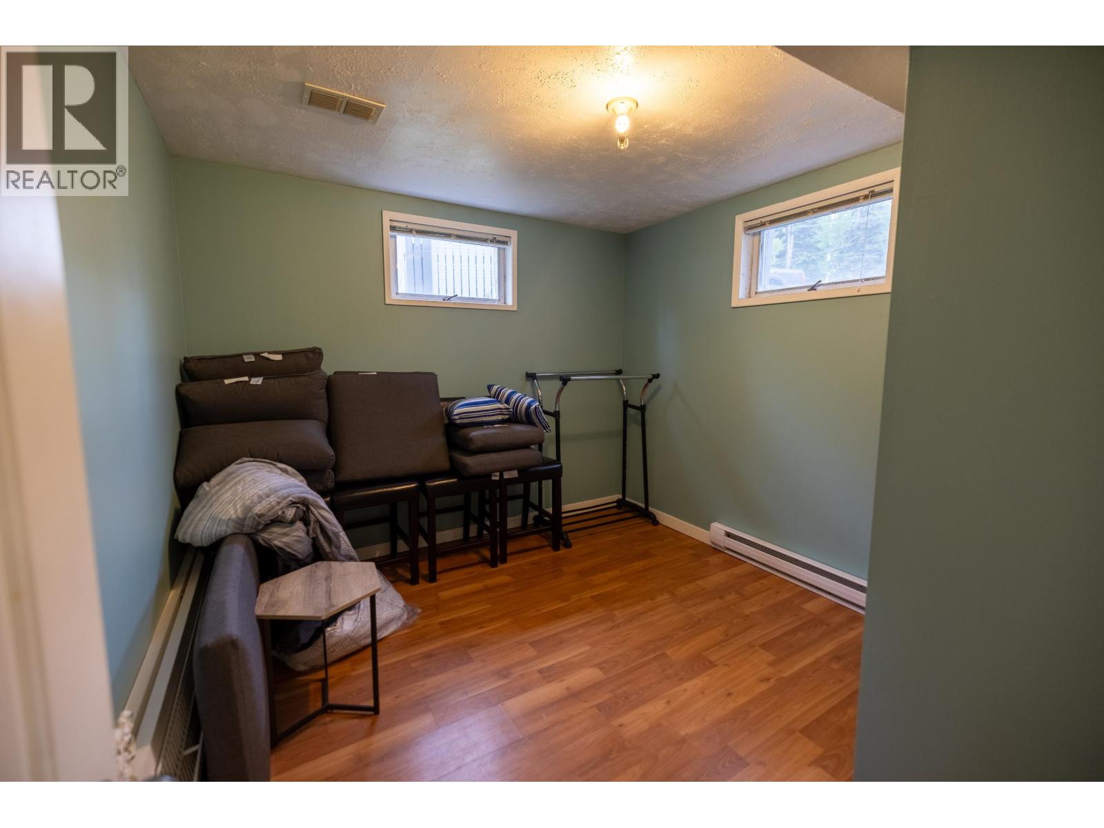 4327 MONTGOMERY CRESCENT - 26