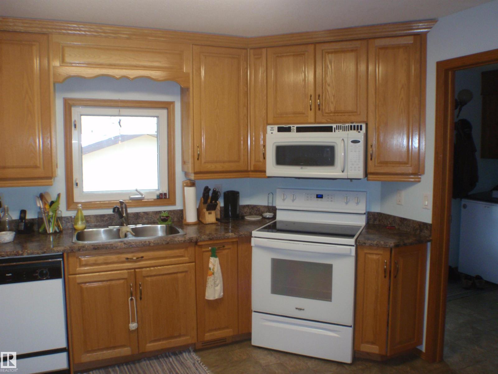 3 Hillside AV — photo 18